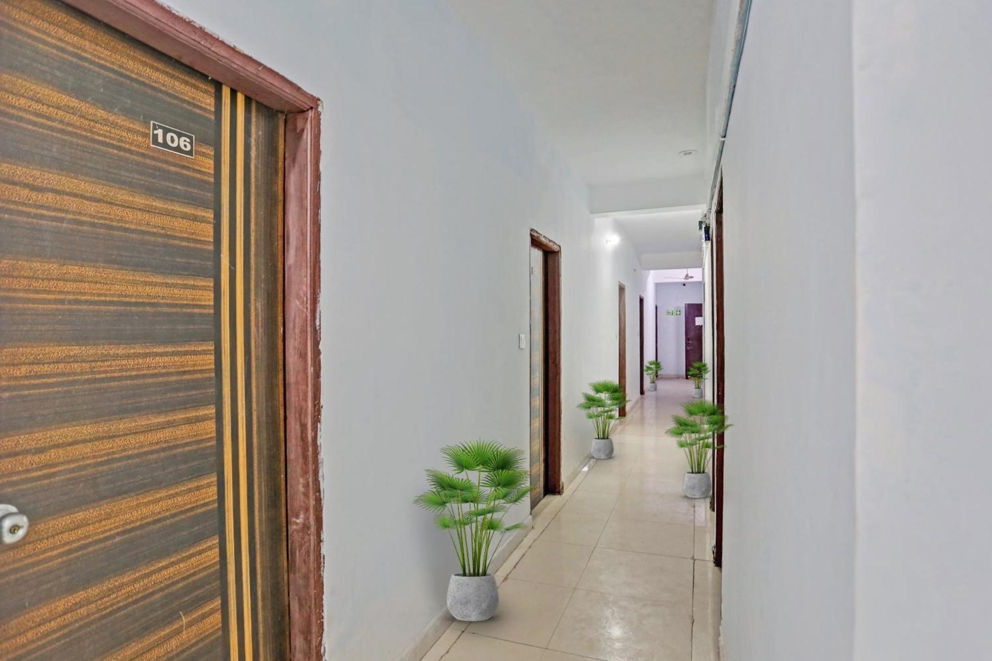 Hotel O Imperial Residency Near Dashrath Puri Metro Station Нью-Дели Экстерьер фото