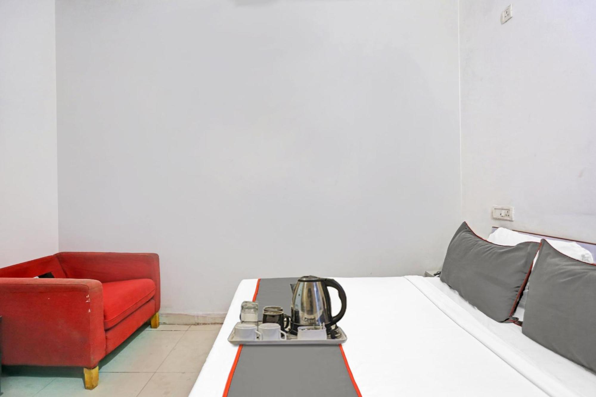 Hotel O Imperial Residency Near Dashrath Puri Metro Station Нью-Дели Экстерьер фото