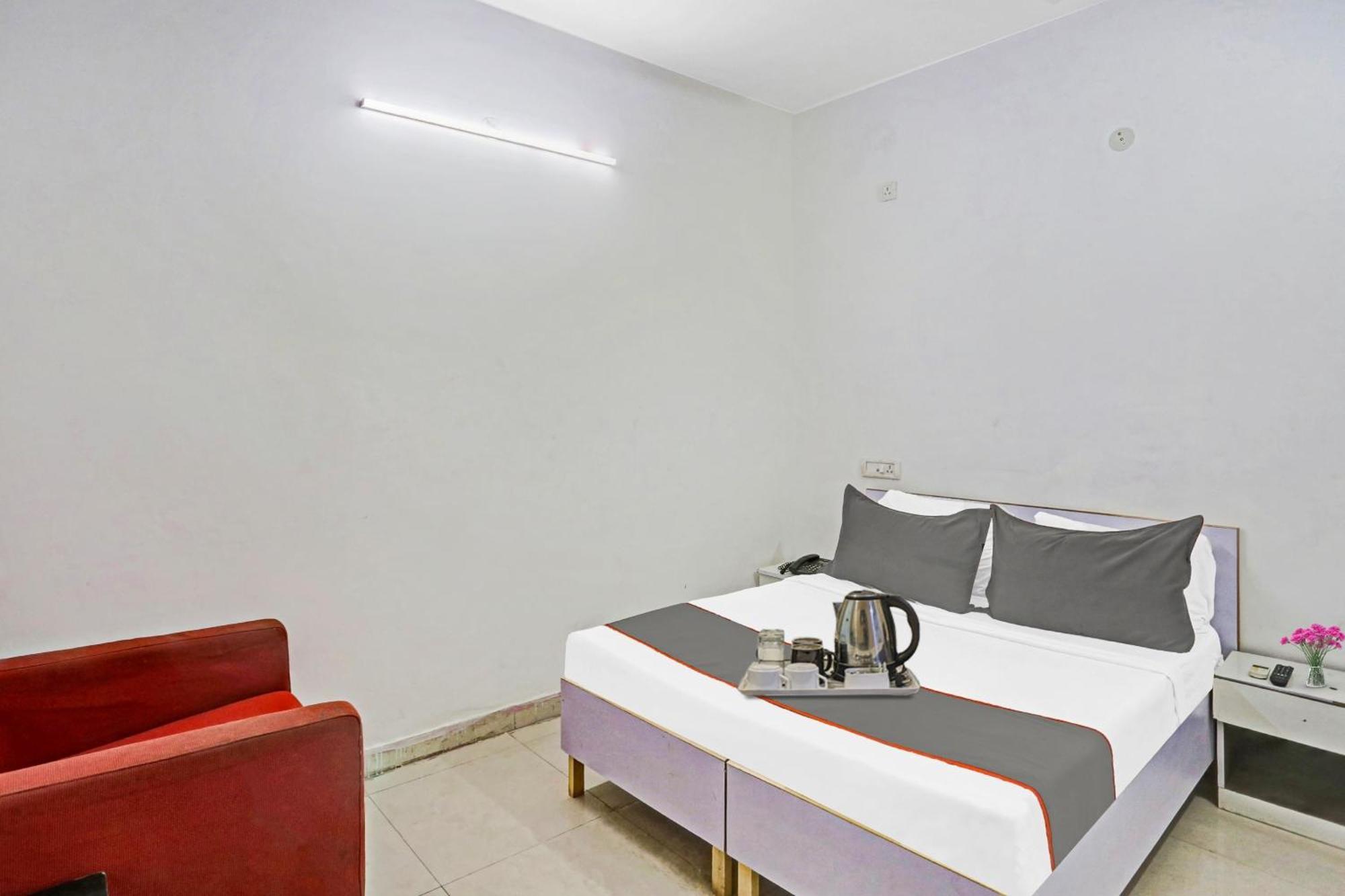 Hotel O Imperial Residency Near Dashrath Puri Metro Station Нью-Дели Экстерьер фото